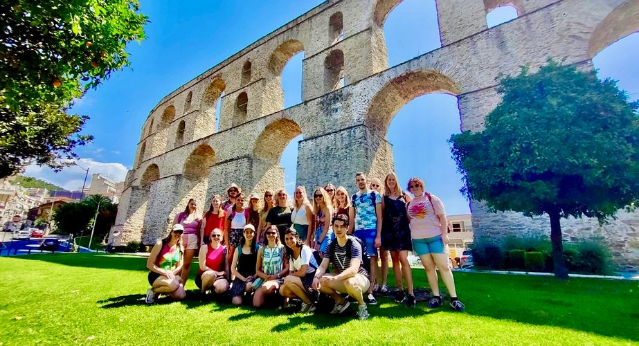 Groepsfoto aquaduct Kavala